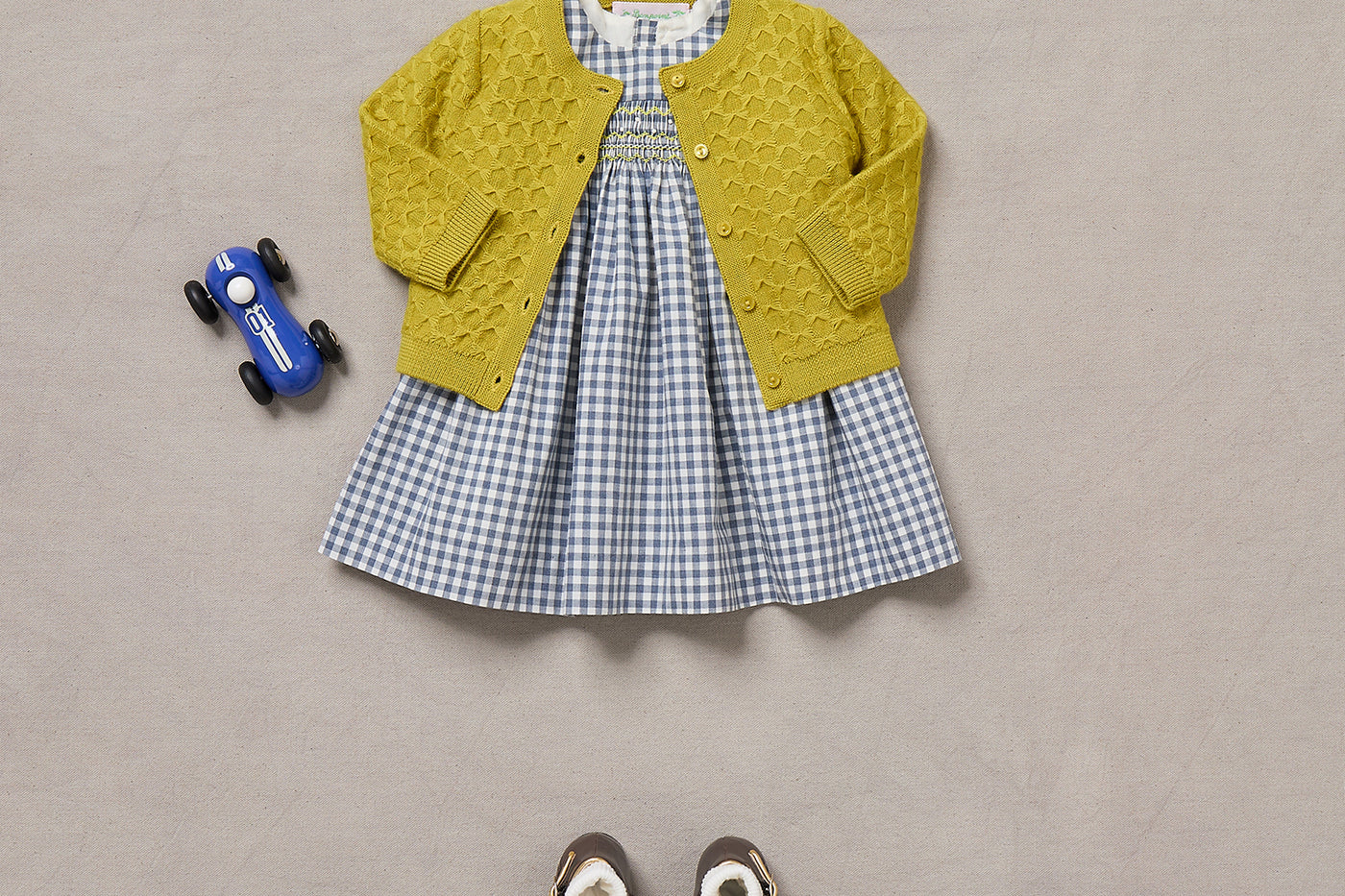 Invierno 2024 look con vestido Maruska de bebé niña