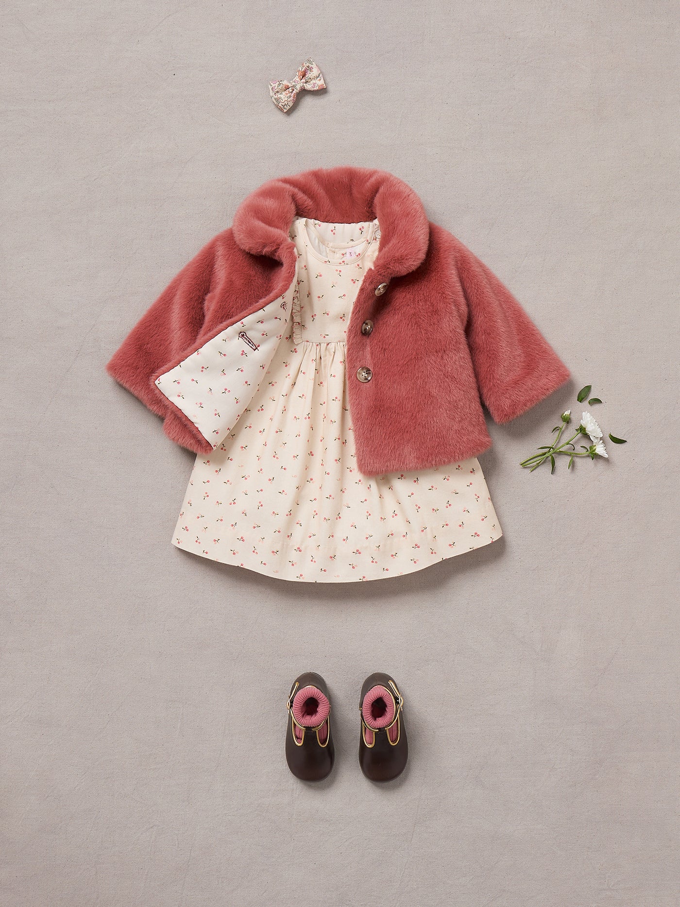 Look de bebé niña invierno 2024 - Abrigo de pelo sintético
