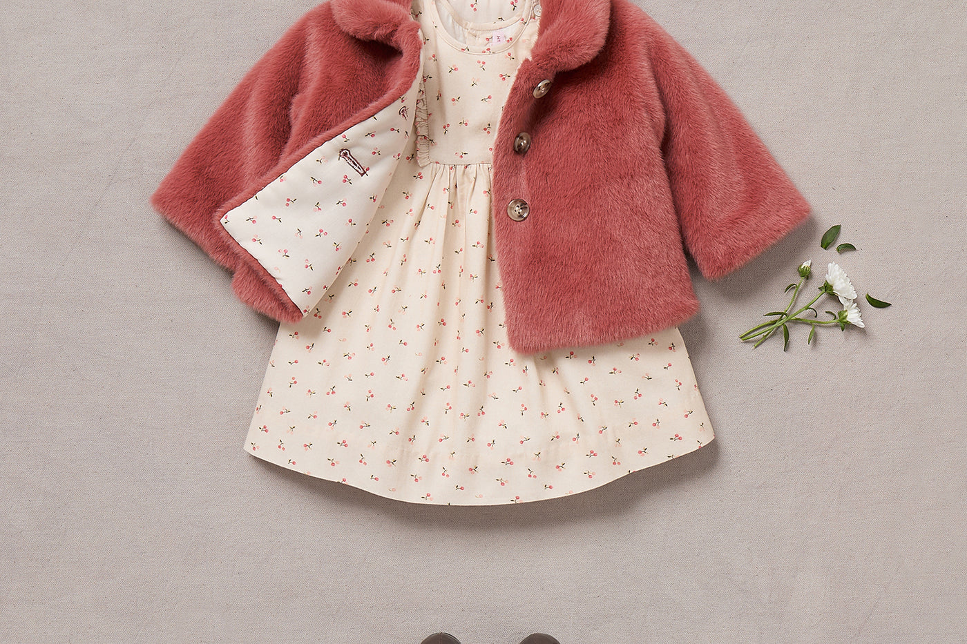 Look de bebé niña invierno 2024 - Abrigo de pelo sintético