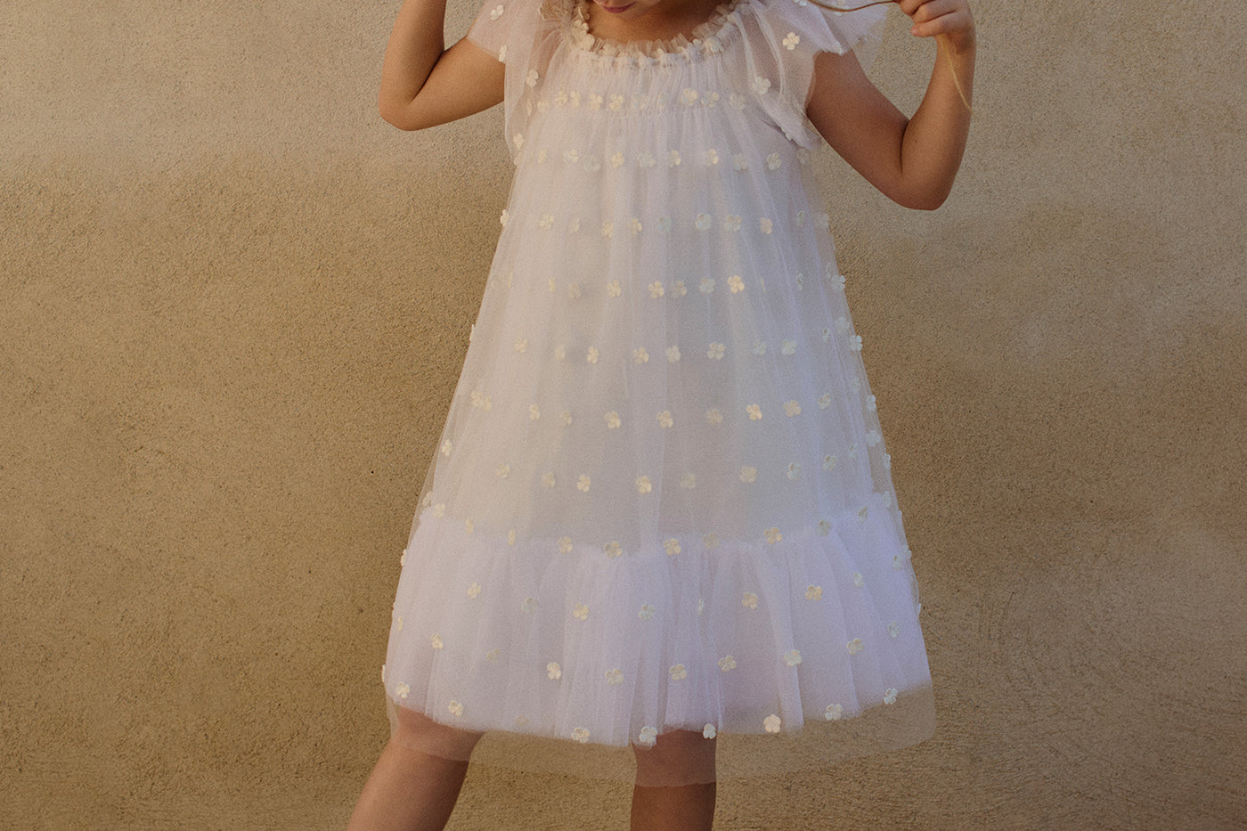 Look de ceremonia para niña verano 2026 - Vestido de tul bordado
