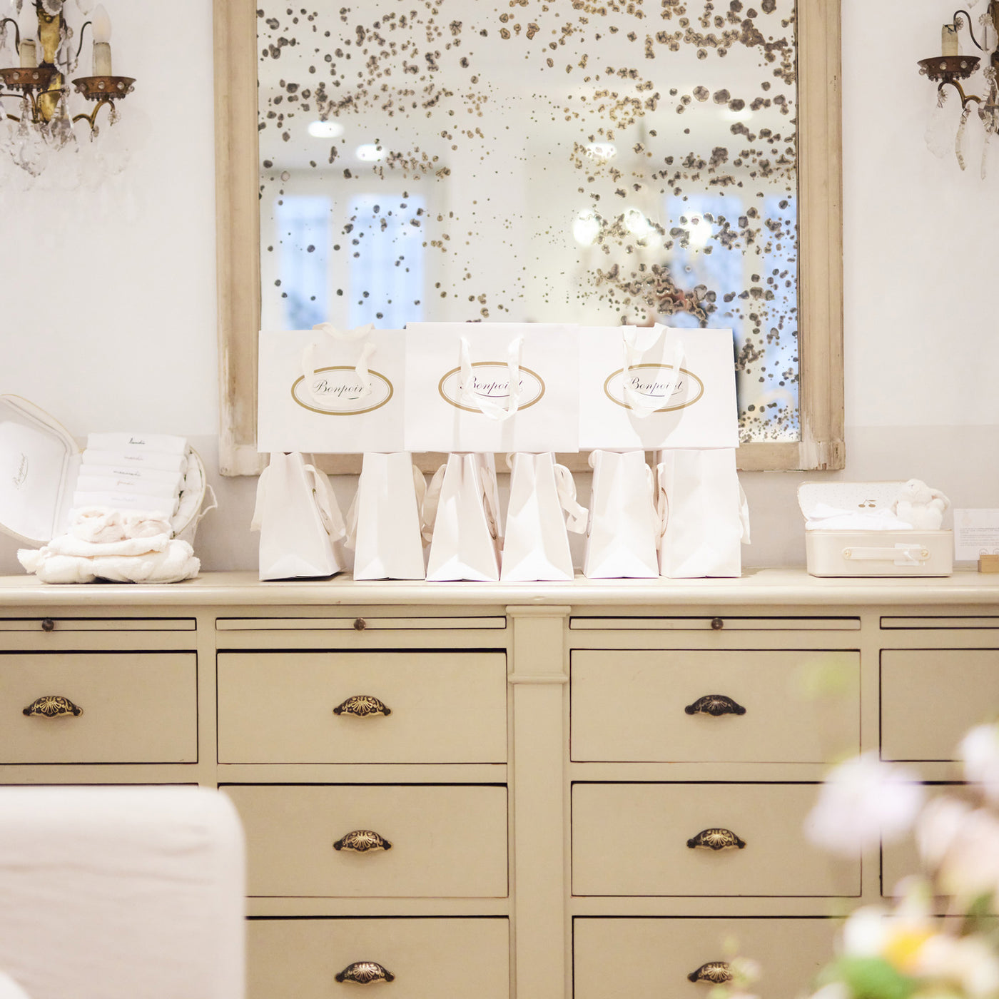 Prepare a baby registry at Bonpoint