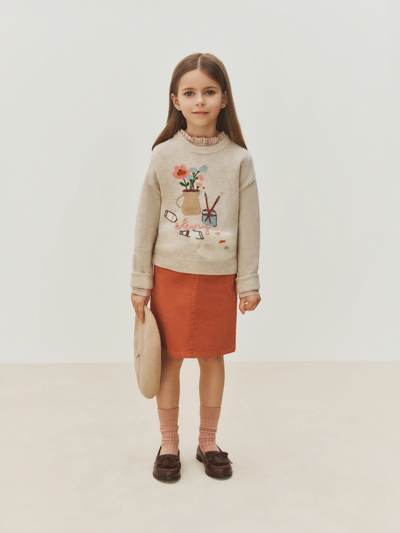 Pullover Tahini mit handbesticktem Maleratelier-Motiv
