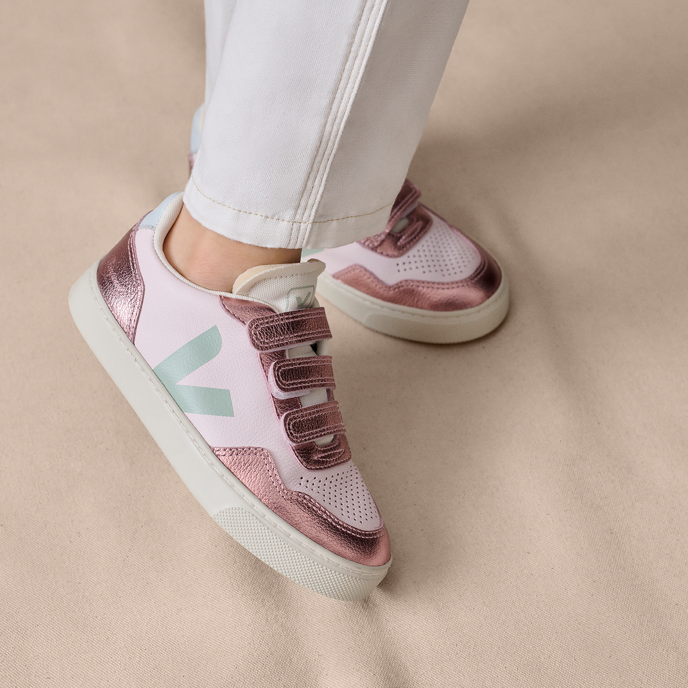 Bonpoint x Veja Baskets Enfant V90 roses