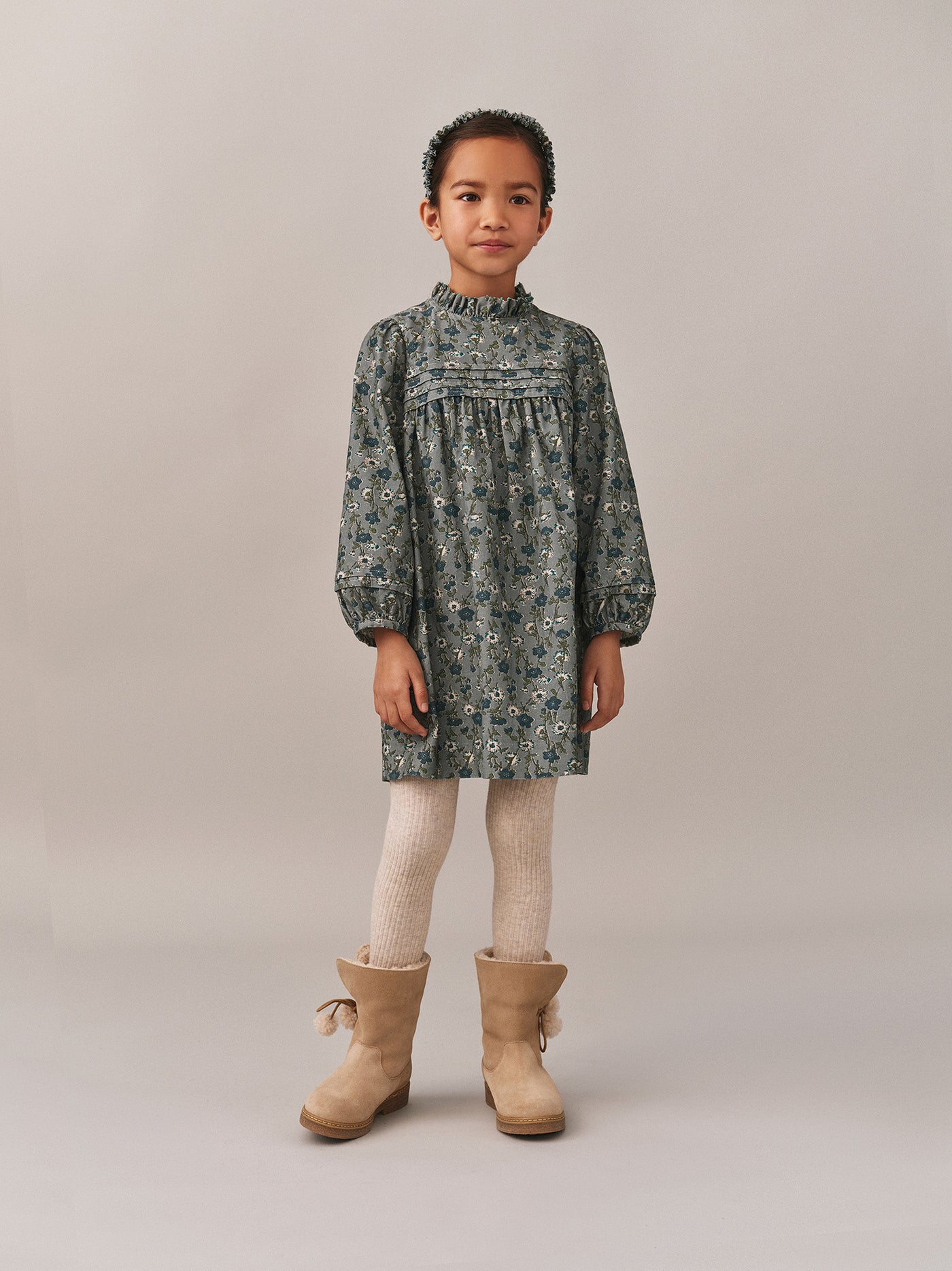 Robe Topaz brodée au col et plissée en tissu Liberty velours