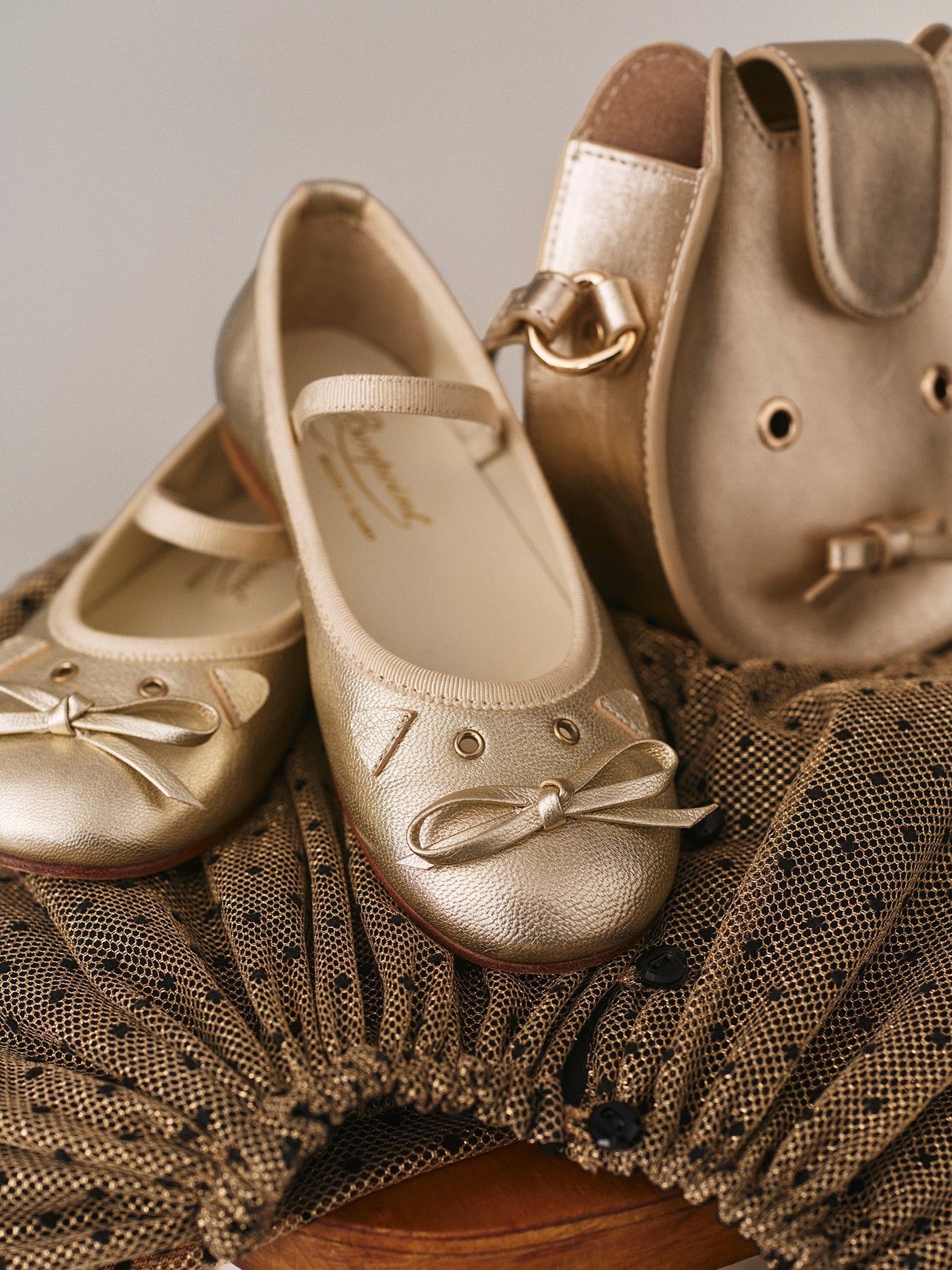 Joie – Ballerinas aus goldenem Leder