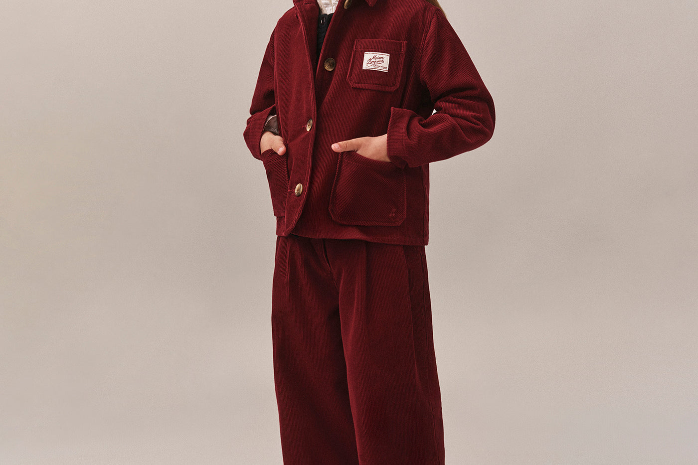 Mädchen Winterlook 2025 – Rotes Samtset