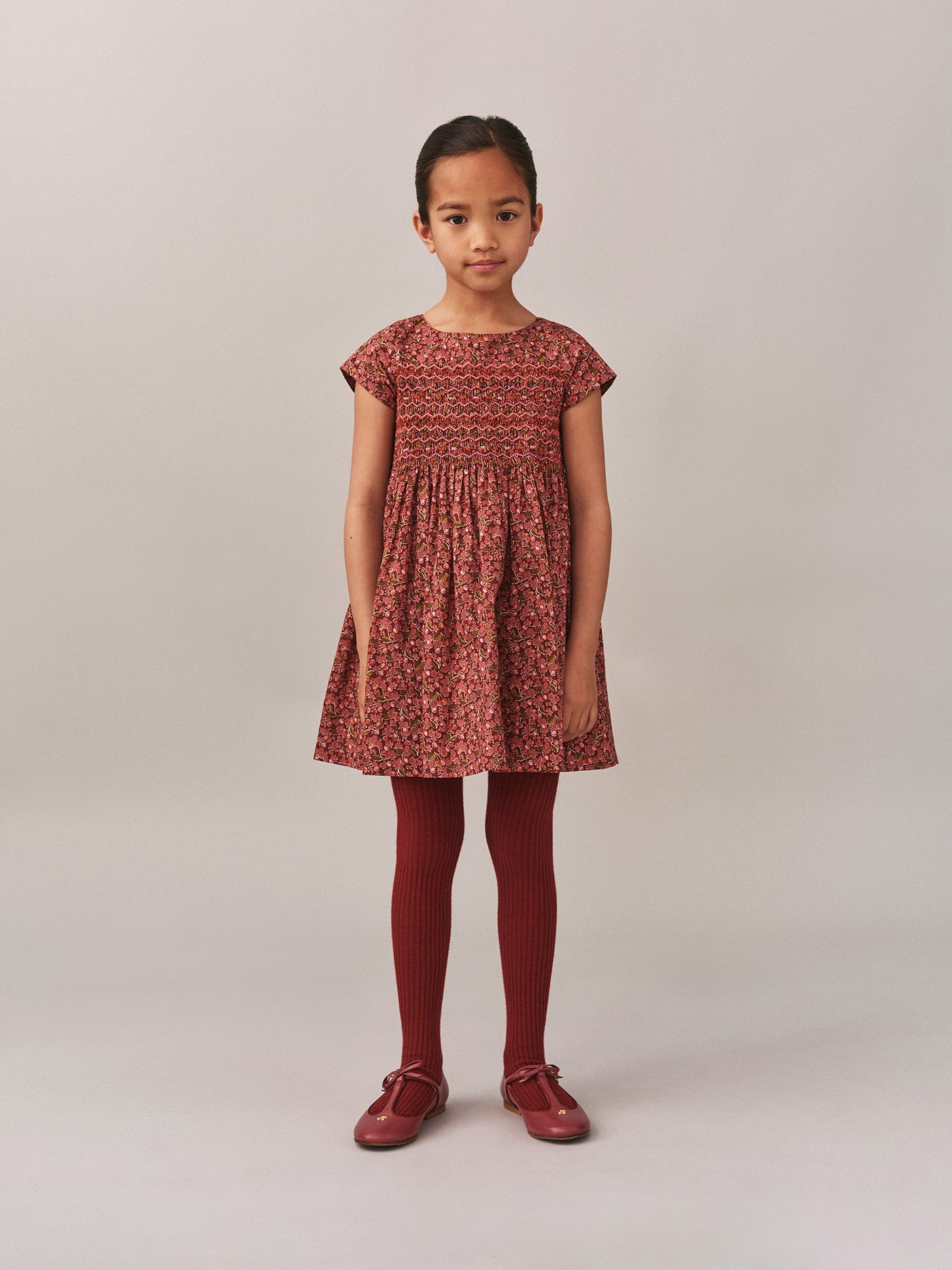 Look de niña invierno 2025 - Vestido Liberty rojo