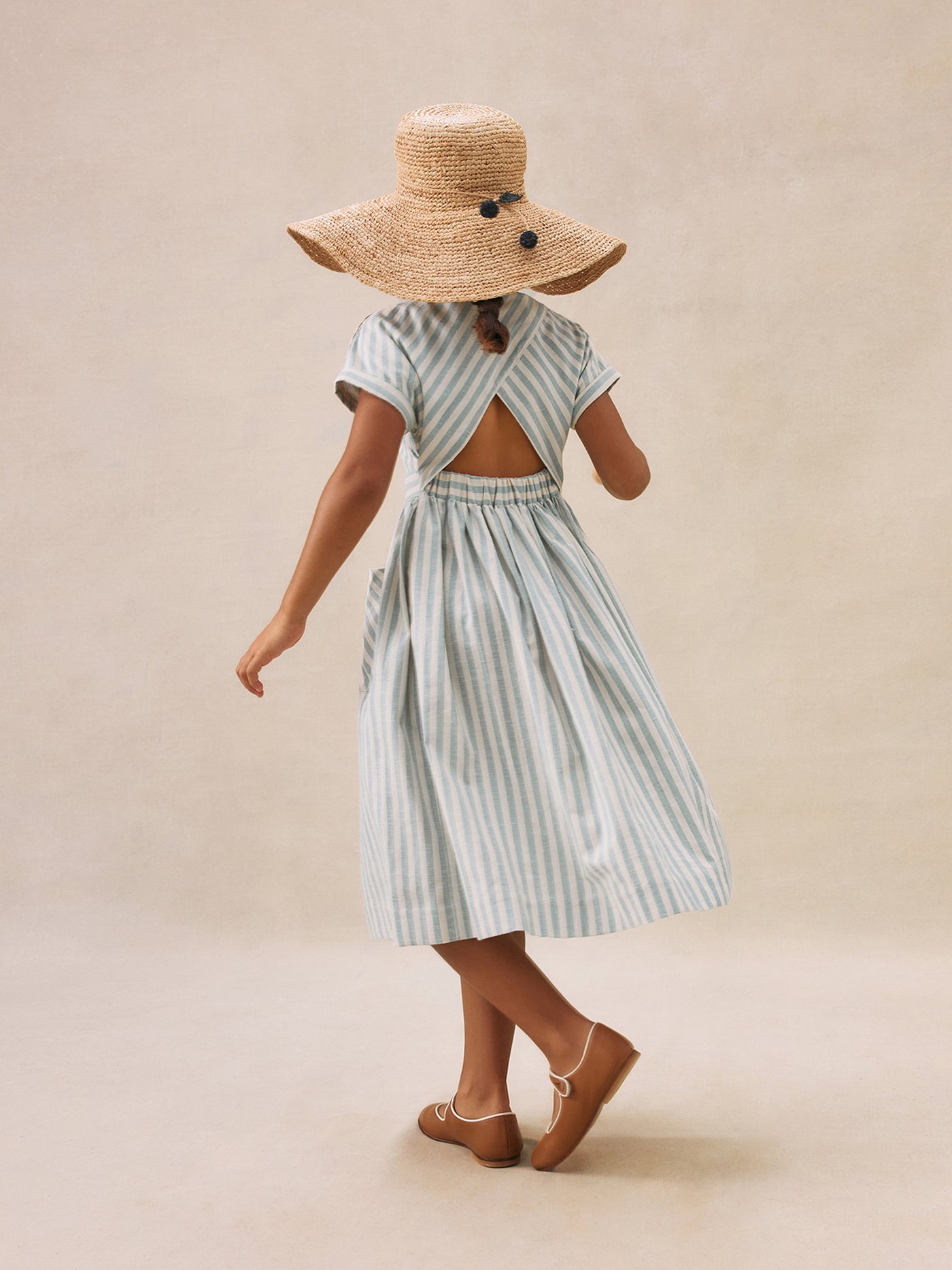 Look de niña verano 2025 Vestido azul