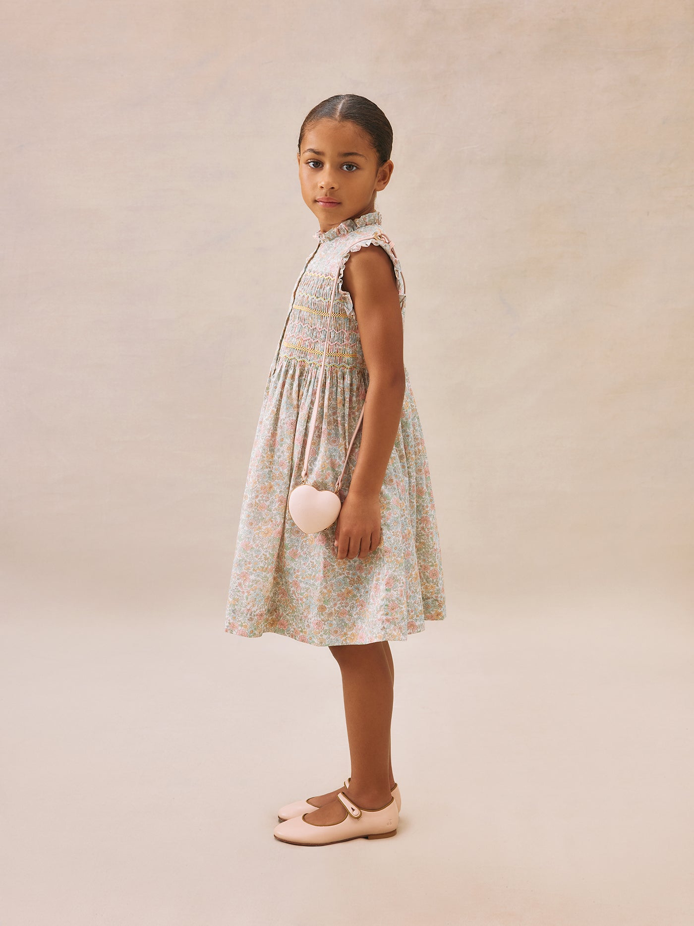 Look de niña verano 2025 Vestido de punto smock