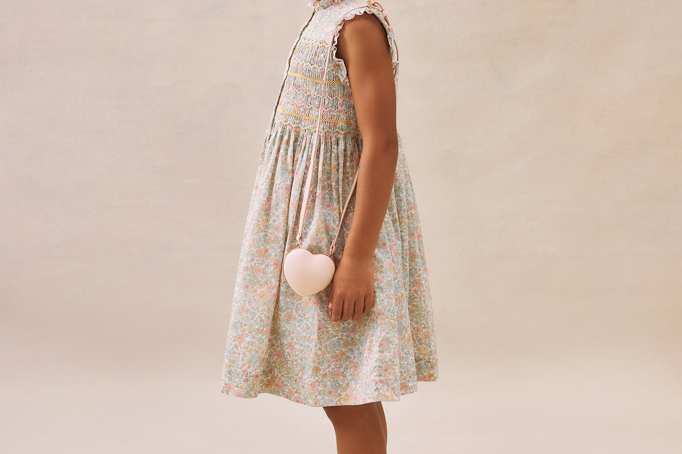 Look de niña verano 2025 Vestido de punto smock