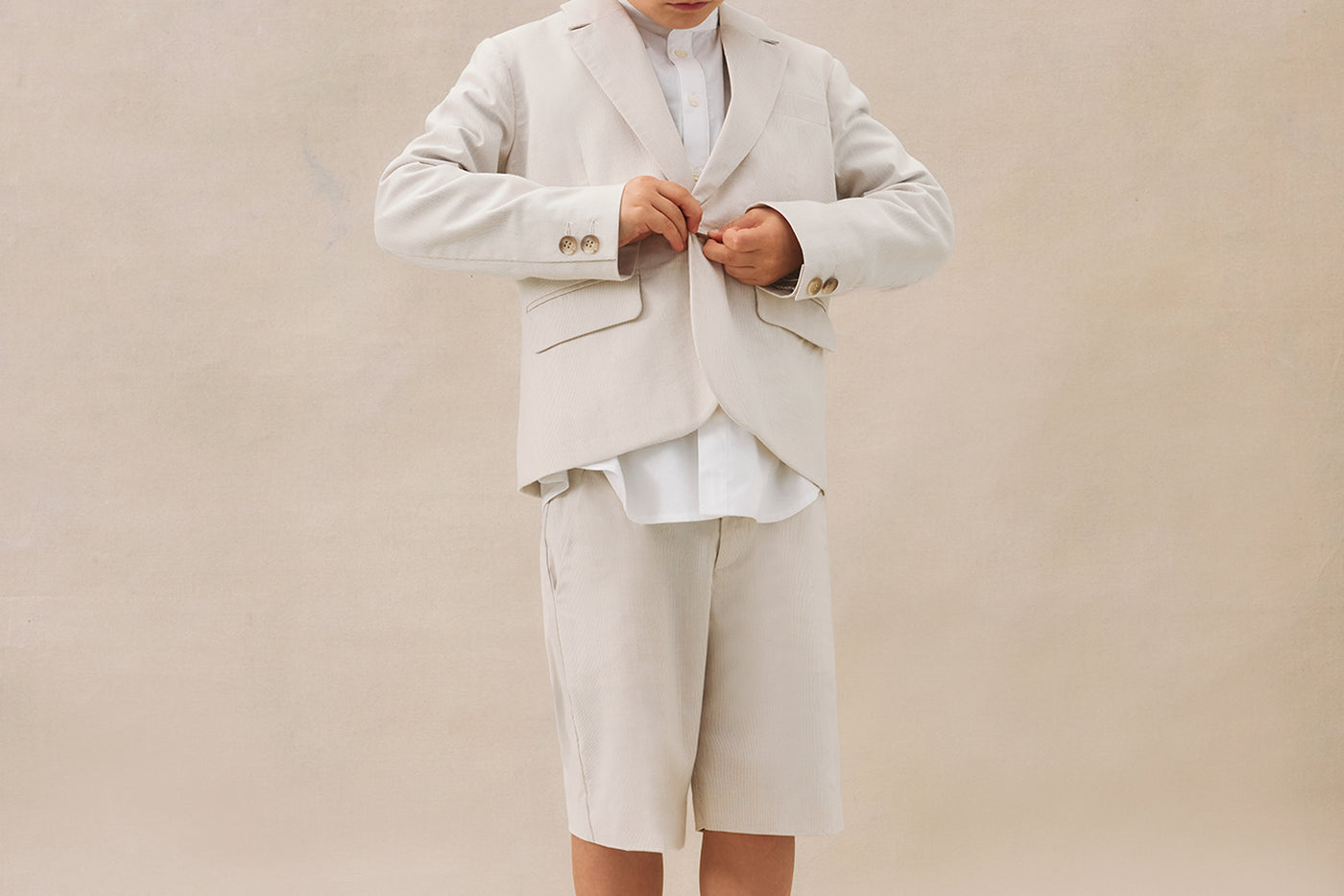 Look de niño verano 2025 Traje beige