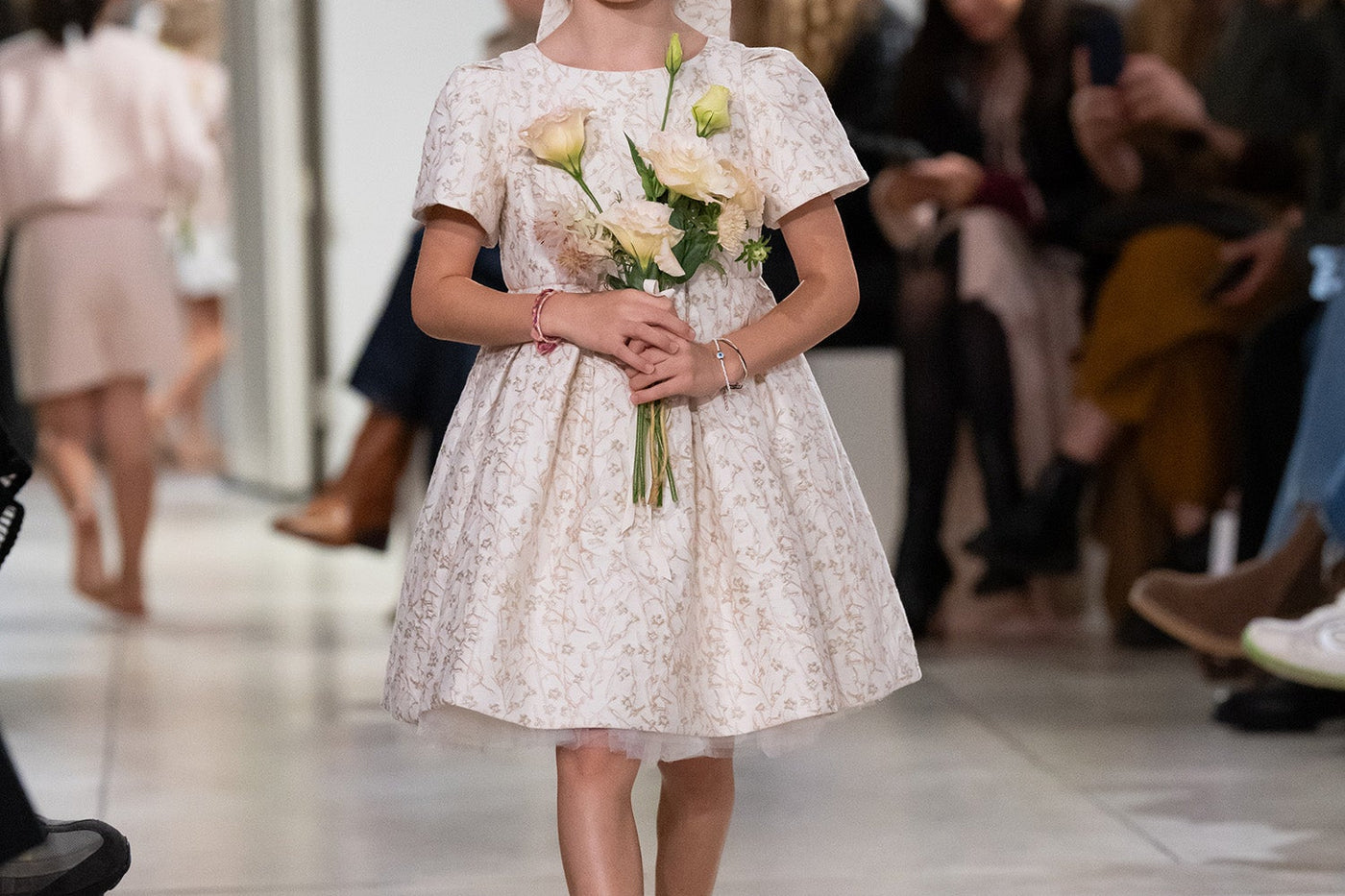 Look de ceremonia para niña verano 2026 - Vestido de jacquard