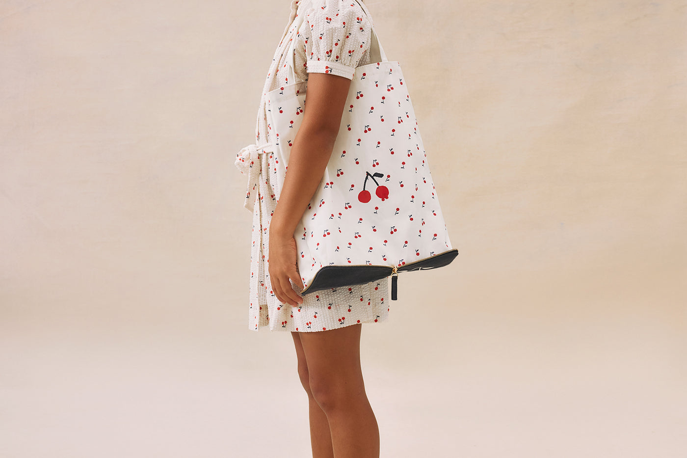Look de niña verano 2025 Vestido de cerezas
