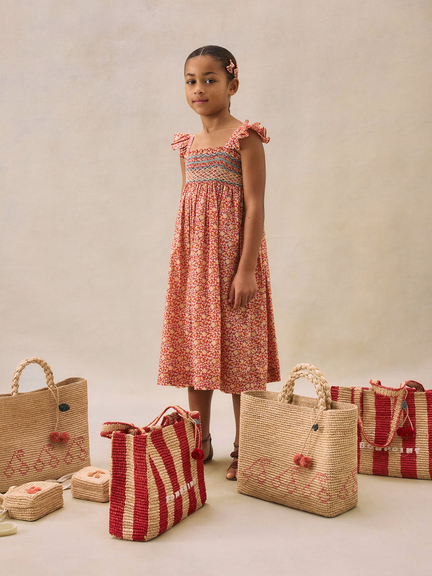 Crucero 2025 look con vestido en tejido Liberty de niña