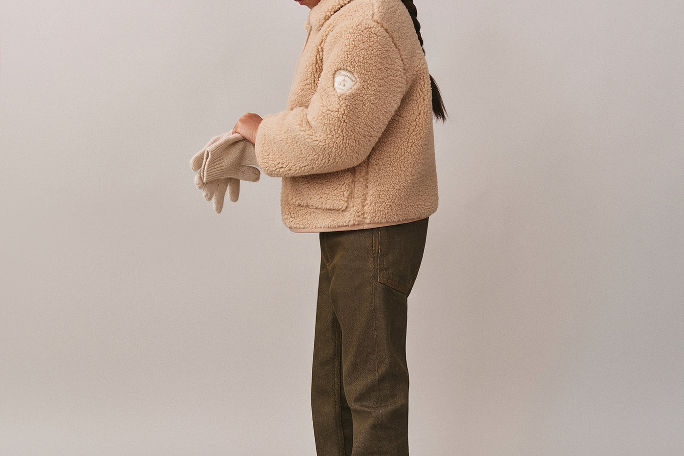 Look de niña invierno 2025 - Chaqueta de pelo sintético