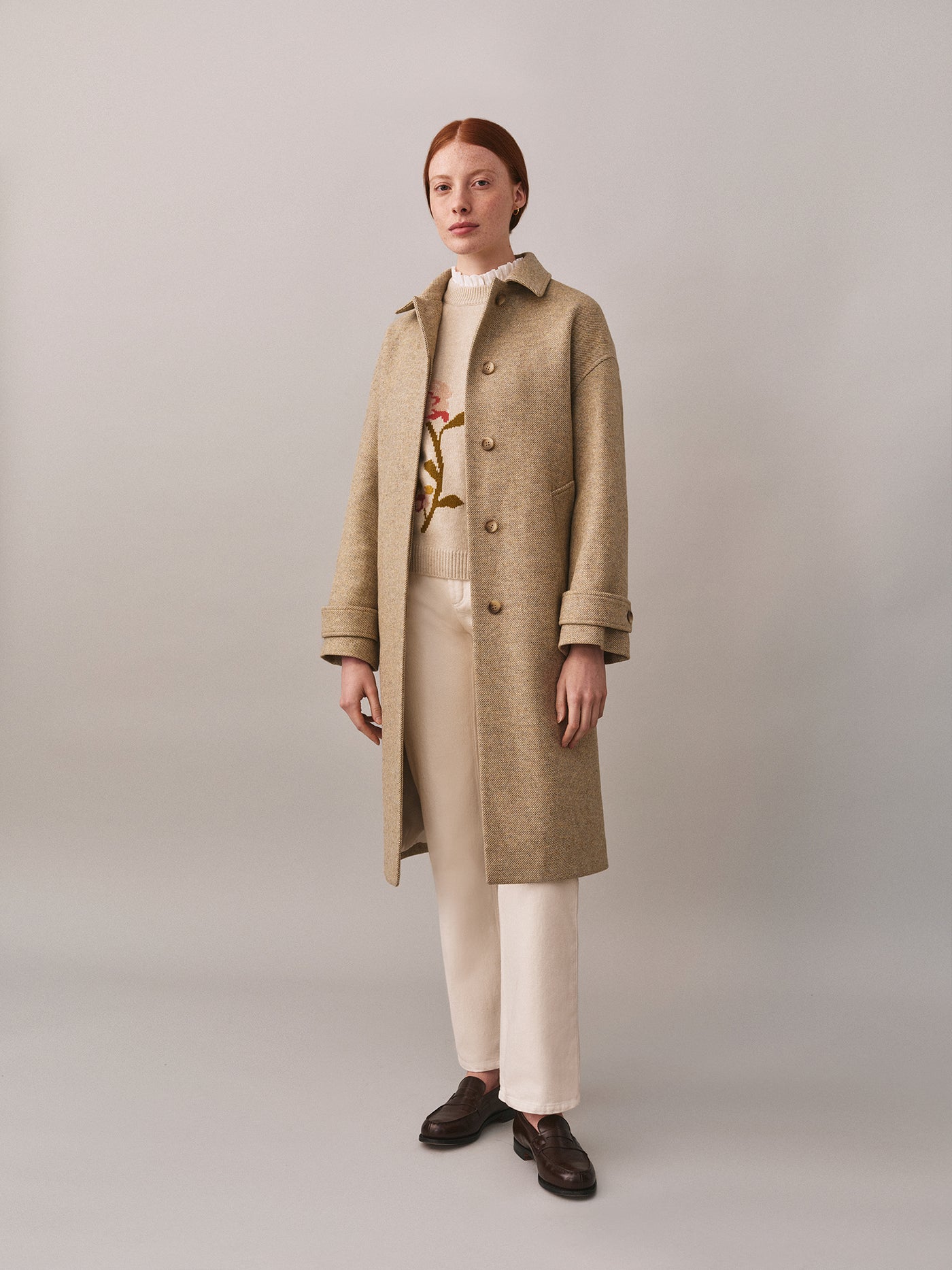 Look de mujer invierno 2025 - Abrigo de lana jaspeada
