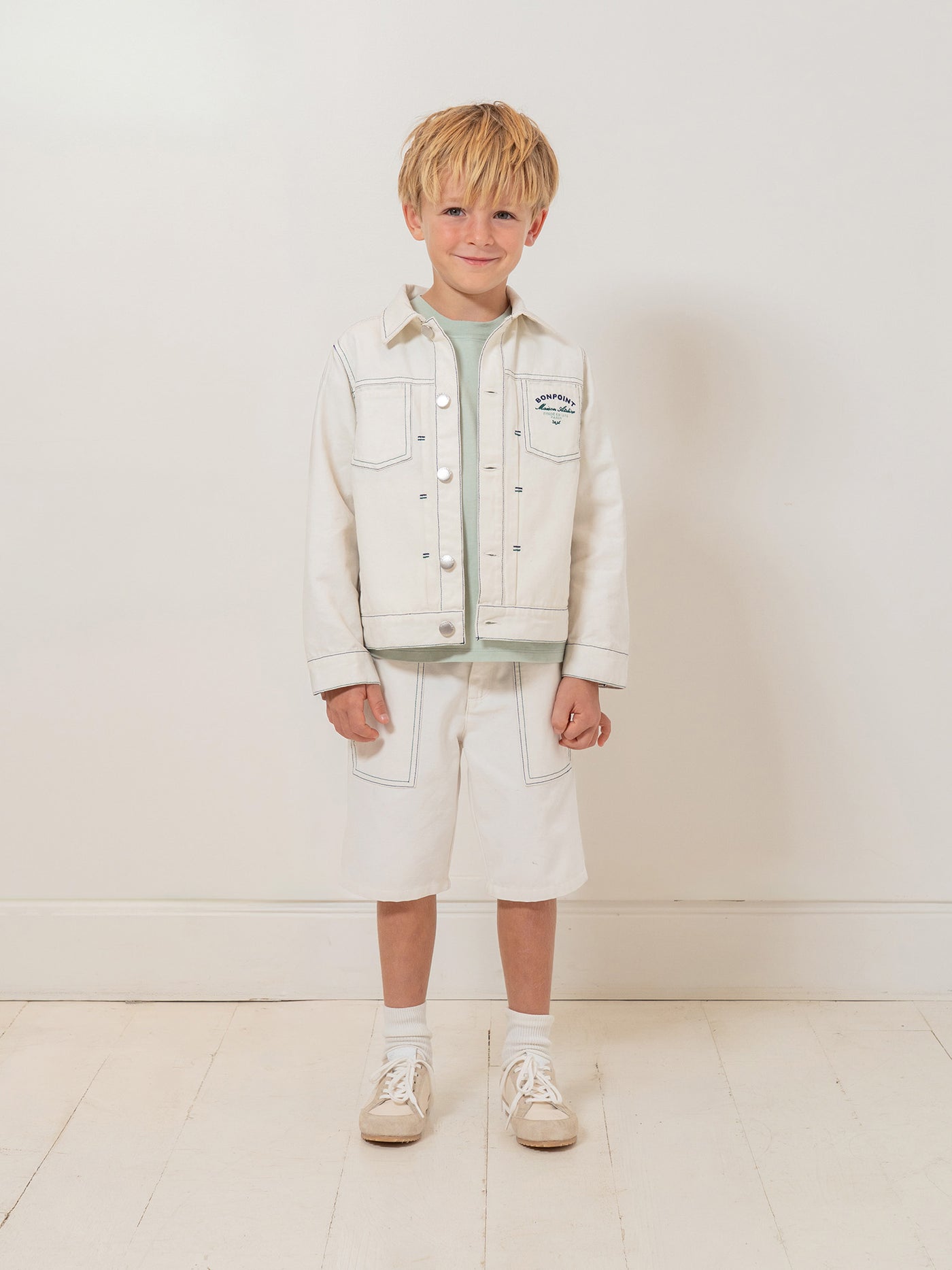 Jungenlook Cruise Collection 2026 - Bestickte Jeansjacke