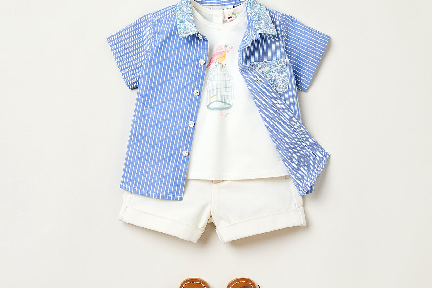 Verano 2025 Look de bebé niña - Camisa de patchwork y bob floral