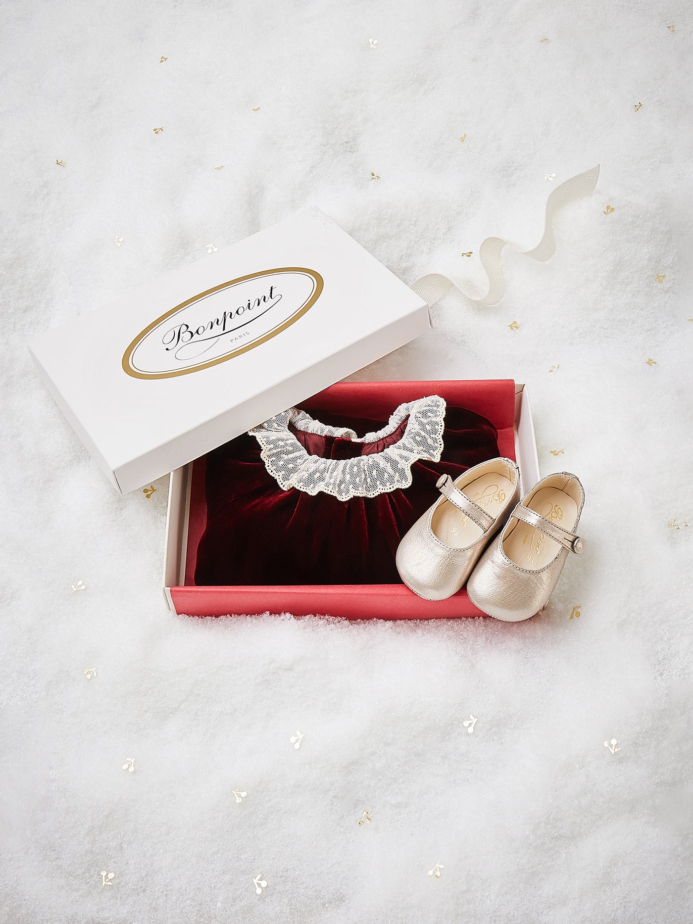 Baby girl burgundy velvet dress Christmas gift case Bonpoint Baby girl burgundy velvet dress Christmas gift case Bonpoint