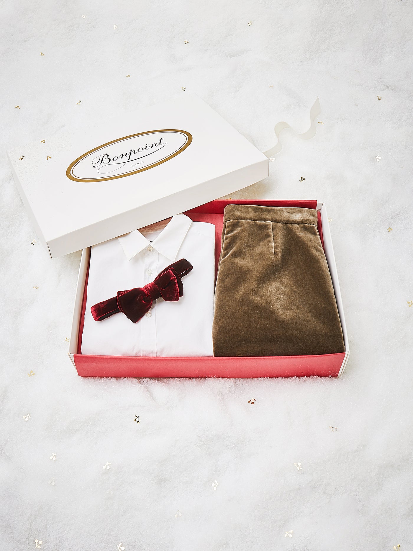 Caja regalo de Navidad con pajaritas y pantalón de terciopelo de niño