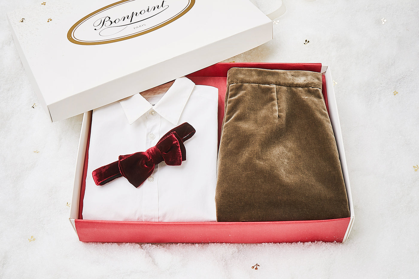 Caja regalo de Navidad con pajaritas y pantalón de terciopelo de niño