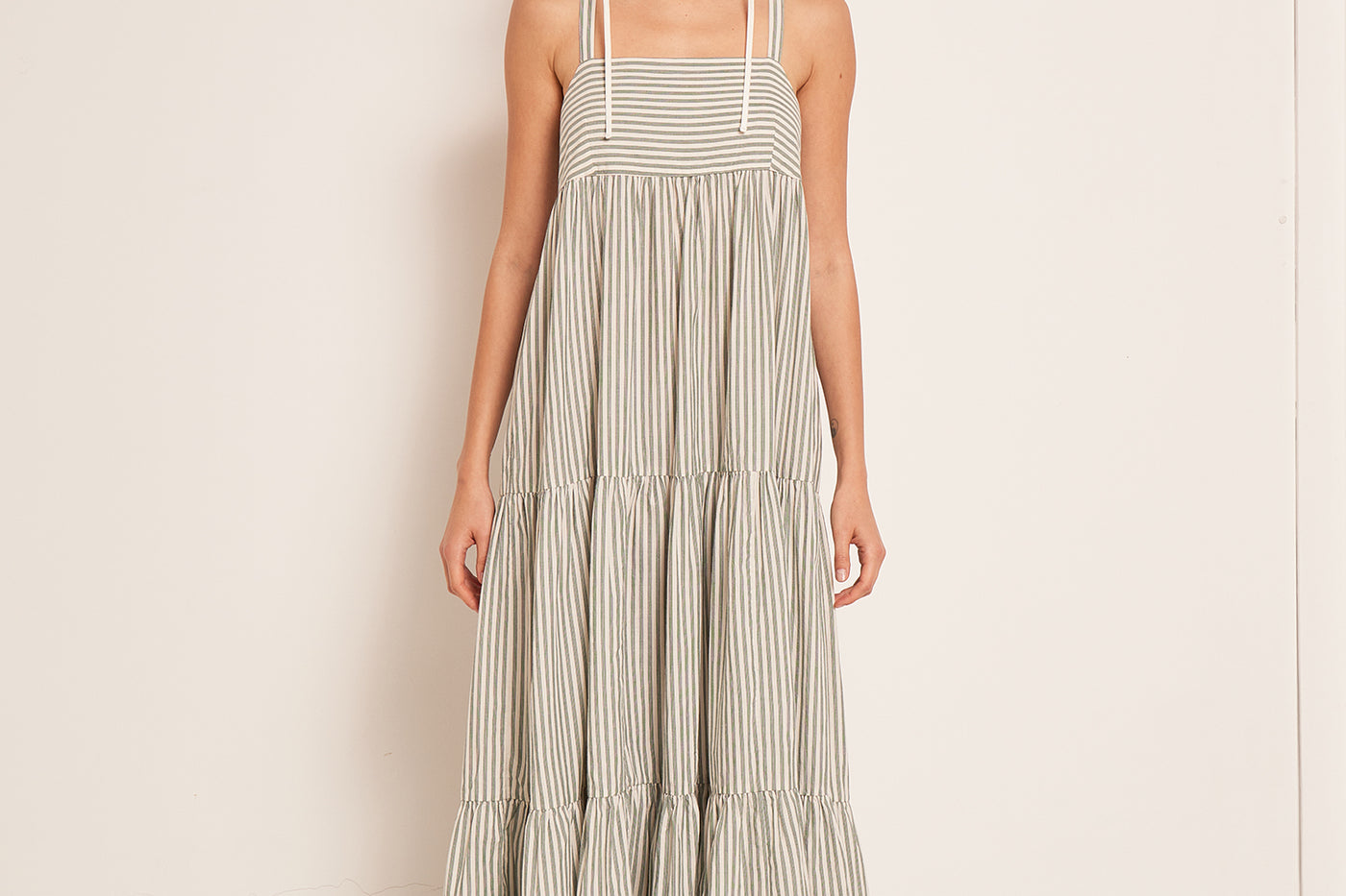 VERANO 2023 LOOK CON VESTIDO LARGO DE MUJER