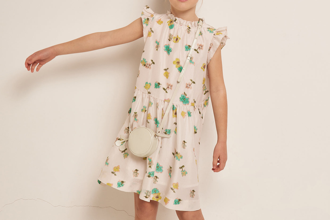 VERANO 2023 LOOK CON VESTIDO FLORAL DE NIÑA