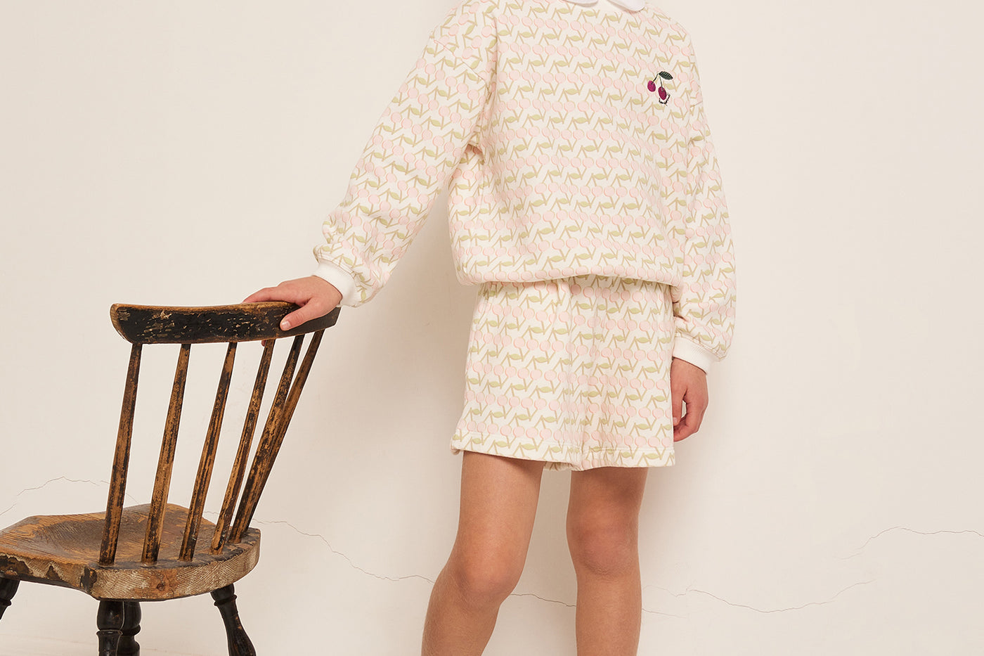 LOOK FILLE ETE 2023 SWEAT CERISES