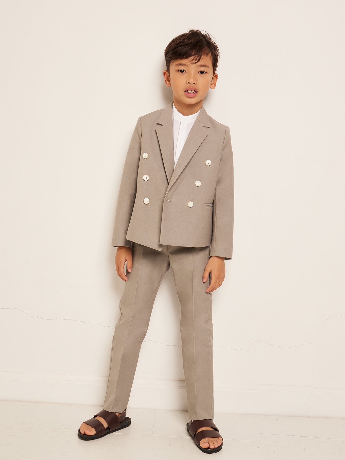VERANO 2023 LOOK CON CHAQUETA DE CEREMONIA DE NIÑO