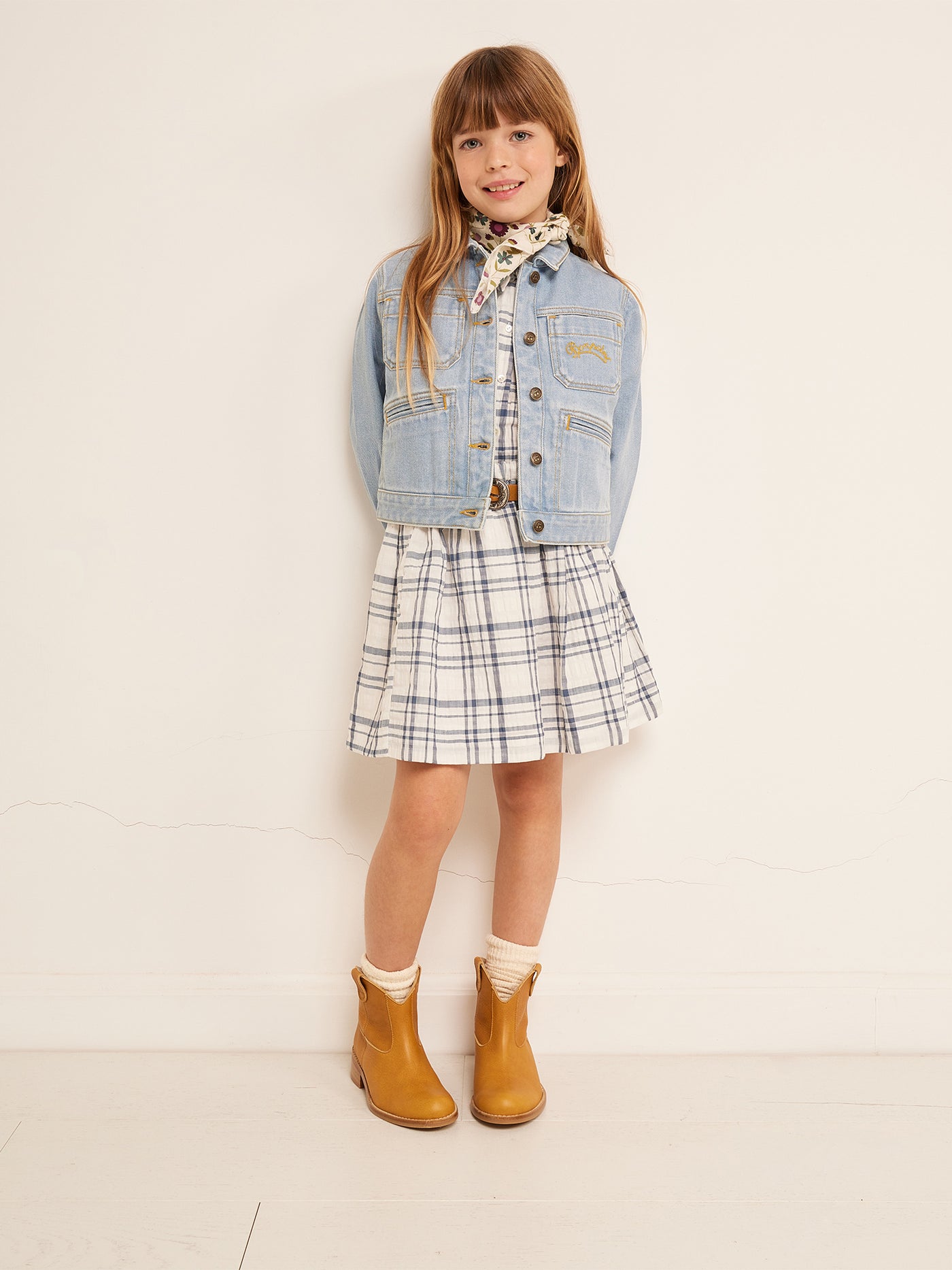 VERANO 2023 LOOK CON CHAQUETA VAQUERA DE NIÑA
