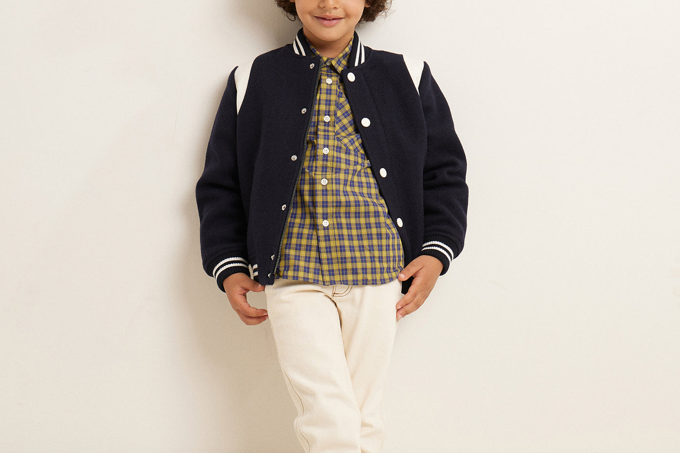 PANTALONE BIANCO LOOK DA RAGAZZO ESTATE 2023