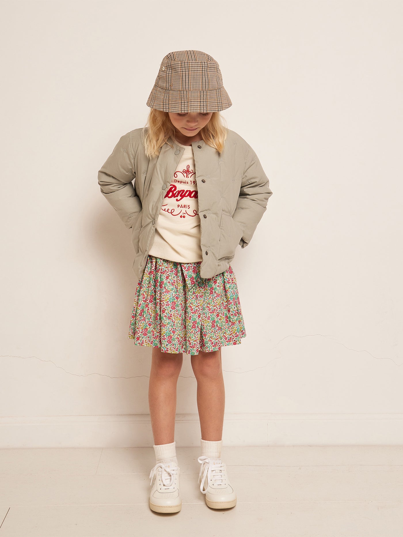 VERANO 2023 LOOK CON CHAQUETA VERDE AZULADO DE NIÑA