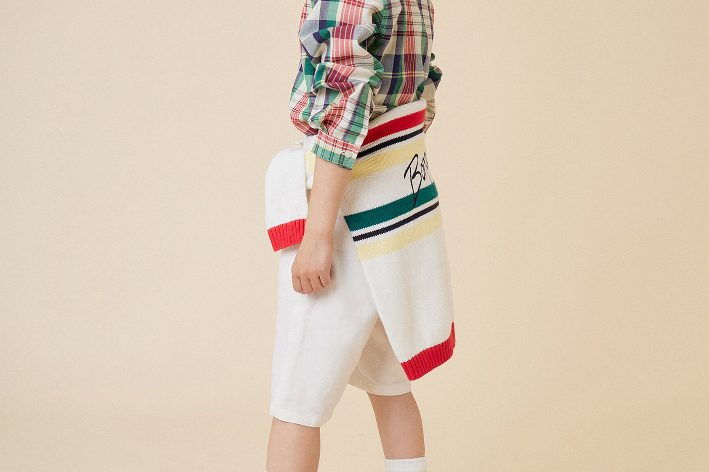 Verano 2024 look con camisa de algodón de niño