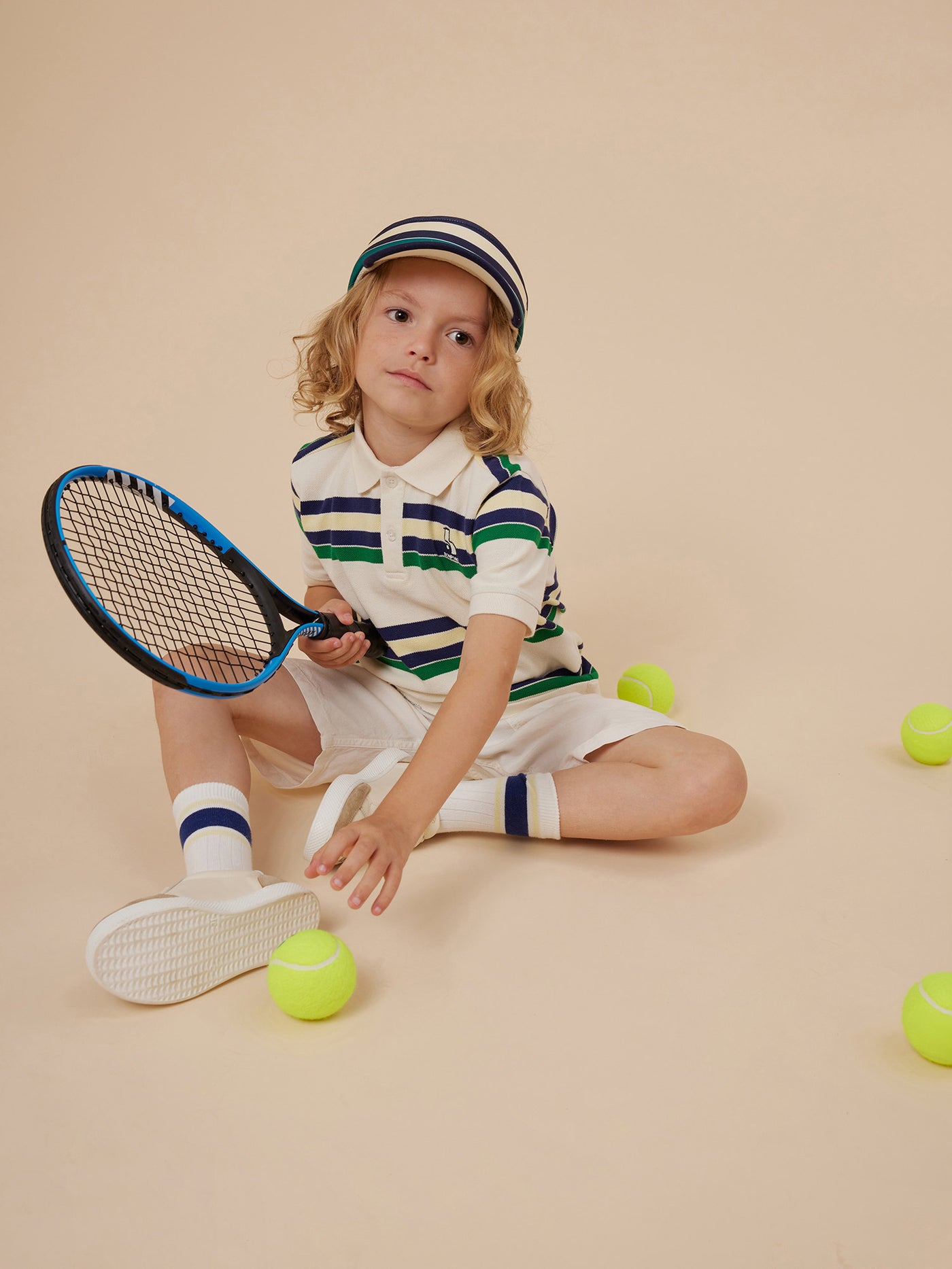 Verano 2024 look con polo de rayas de niño