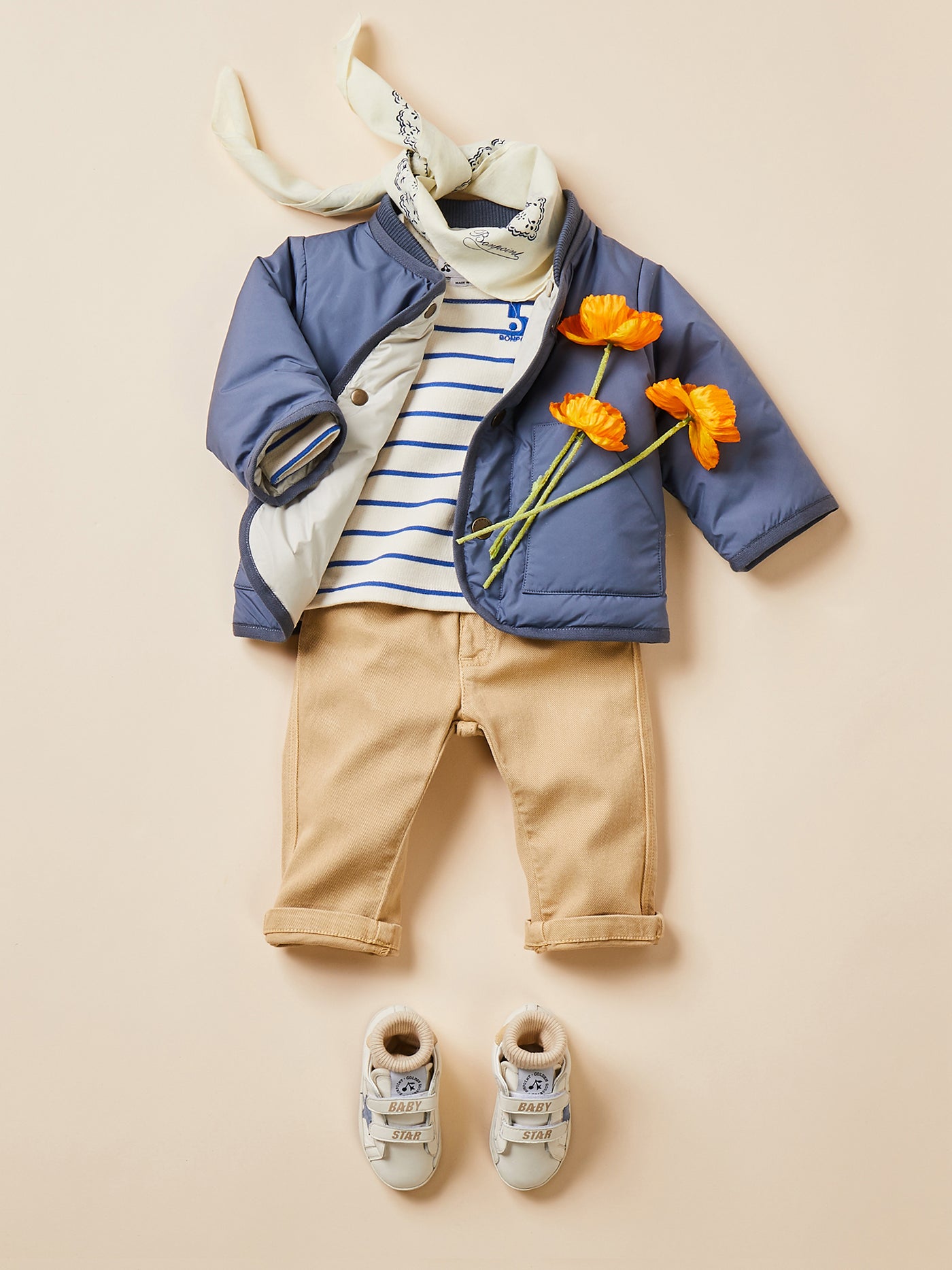 Verano 2024 look con chaqueta azul de bebé niño