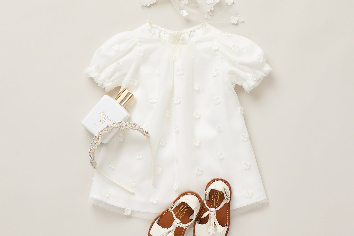 Look de ceremonia de bebé niña verano 2026 - Vestido de tul adornado con flores bordadas