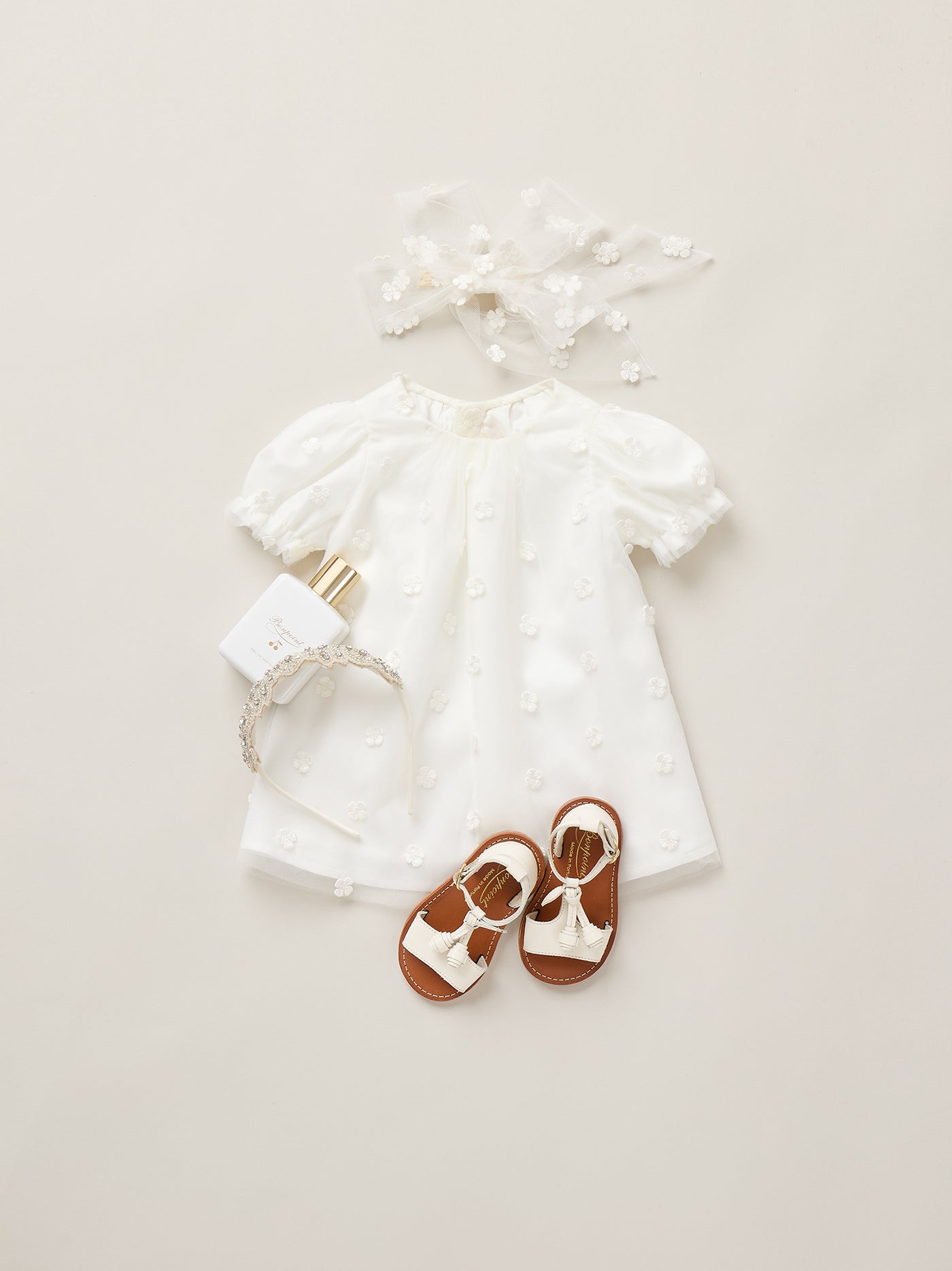 Look de ceremonia de bebé niña verano 2026 - Vestido de tul adornado con flores bordadas