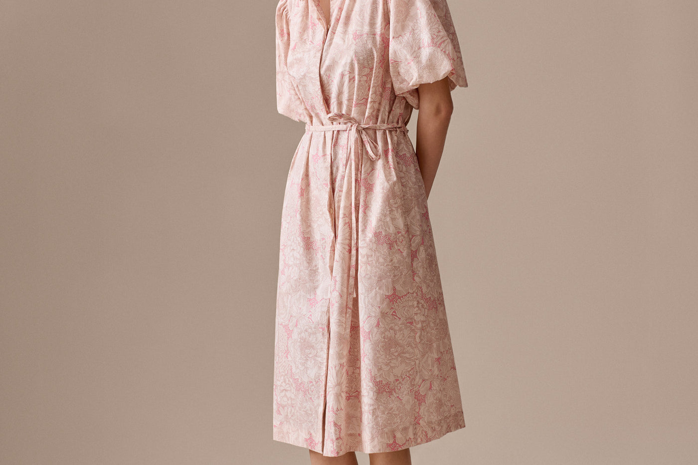 Look Donna Estate 2026 - Abito con maniche a palloncino in tessuto Liberty