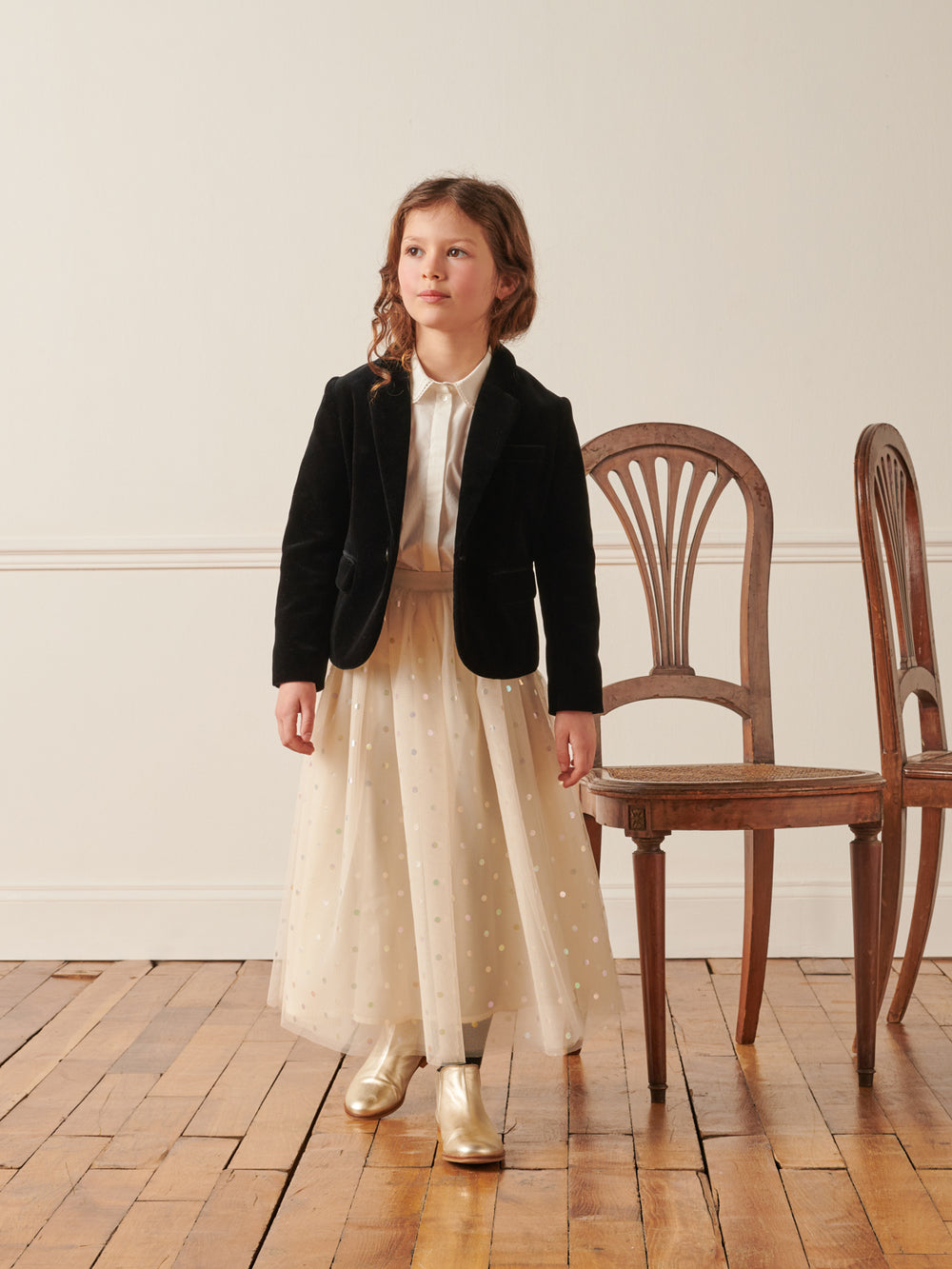 Invierno 2022 Look con falda larga de niña