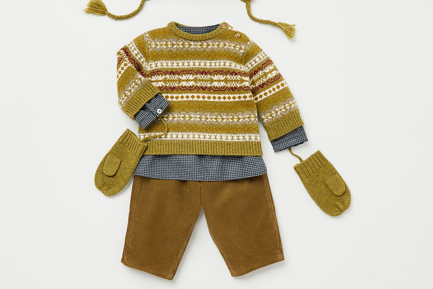 Invierno 2023 look con jersey estampado de bebé niño