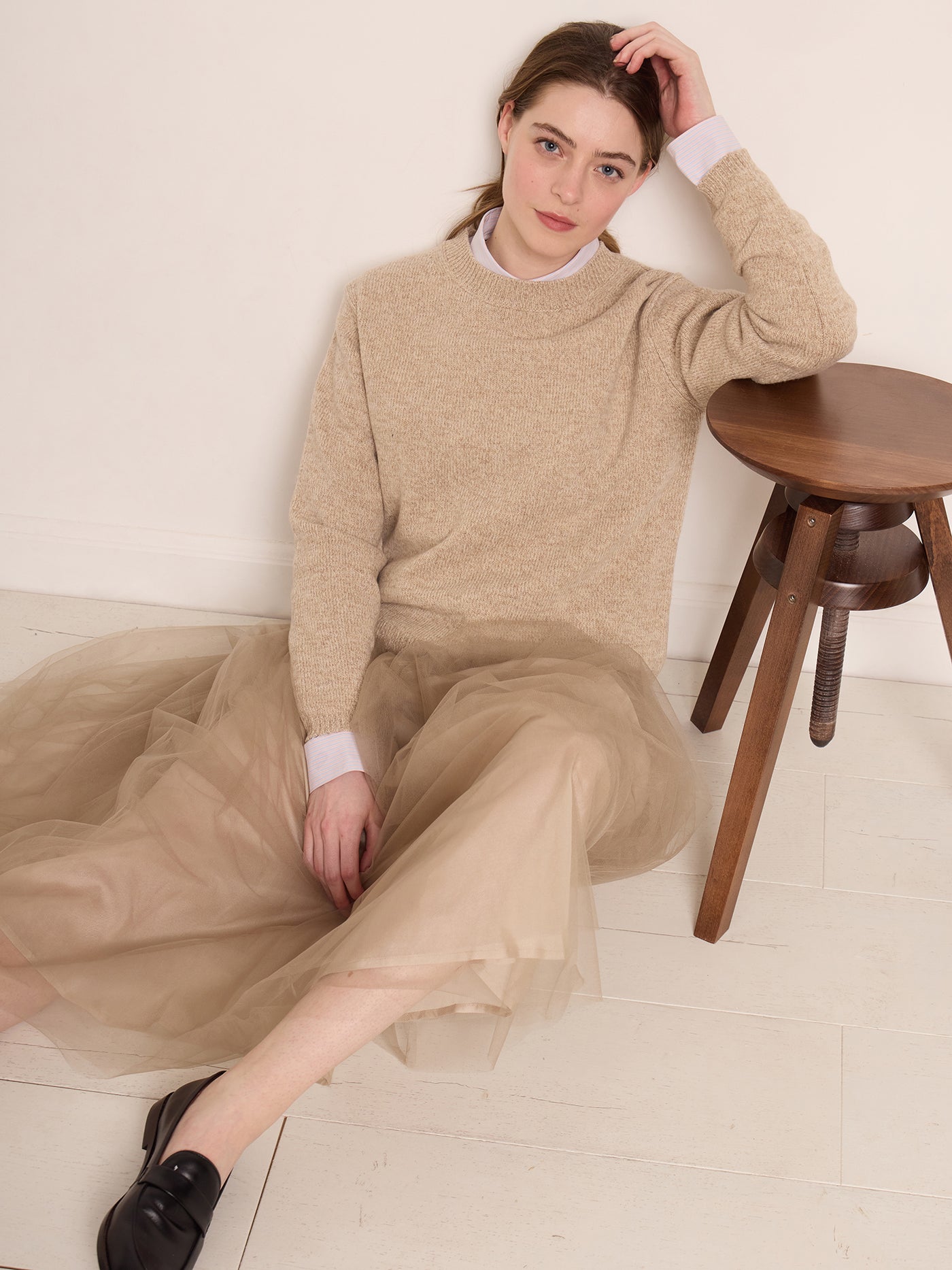 Invierno 2023 look con falda de tul de mujer