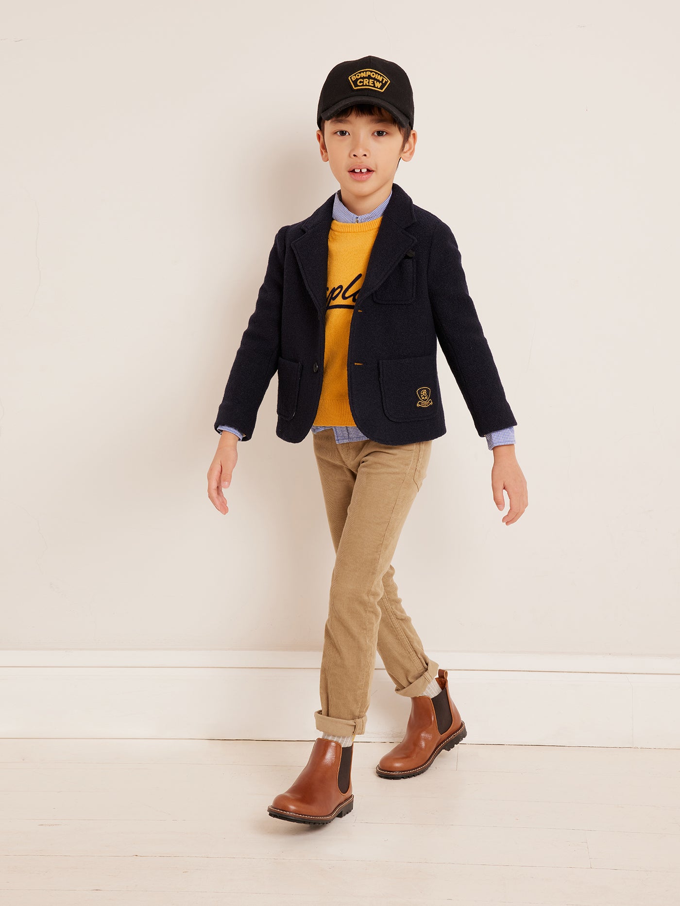 Invierno 2023 look con blazer de niño