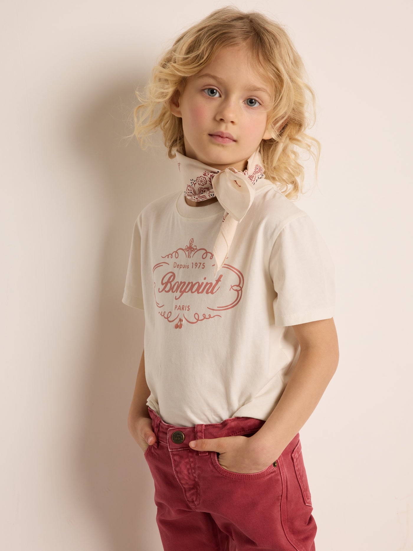 Invierno 2023 look con pantalón rosa de niña