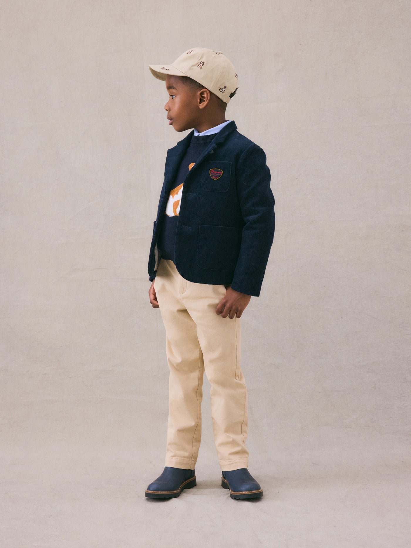 Invierno 2024 look con blazer azul marino de niño