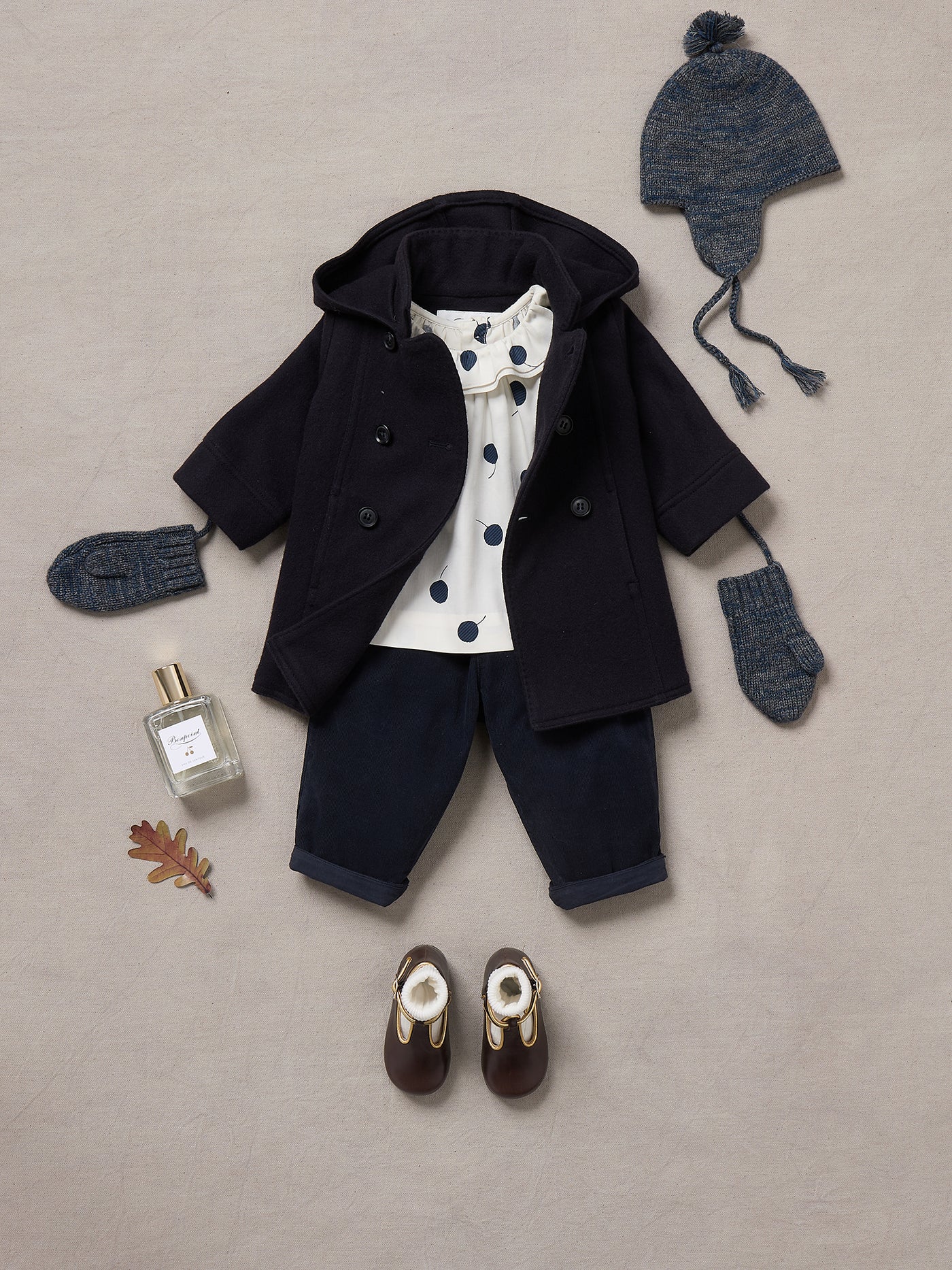 Look de bebé niña invierno 2024 - Abrigo y pantalón negros