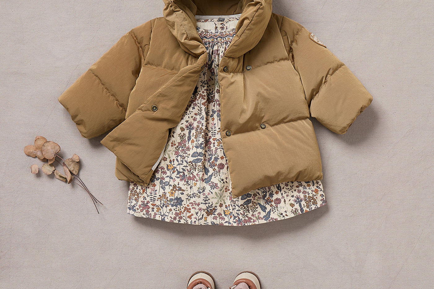 Look de bebé niña invierno 2024 - Chaqueta de plumón con capucha