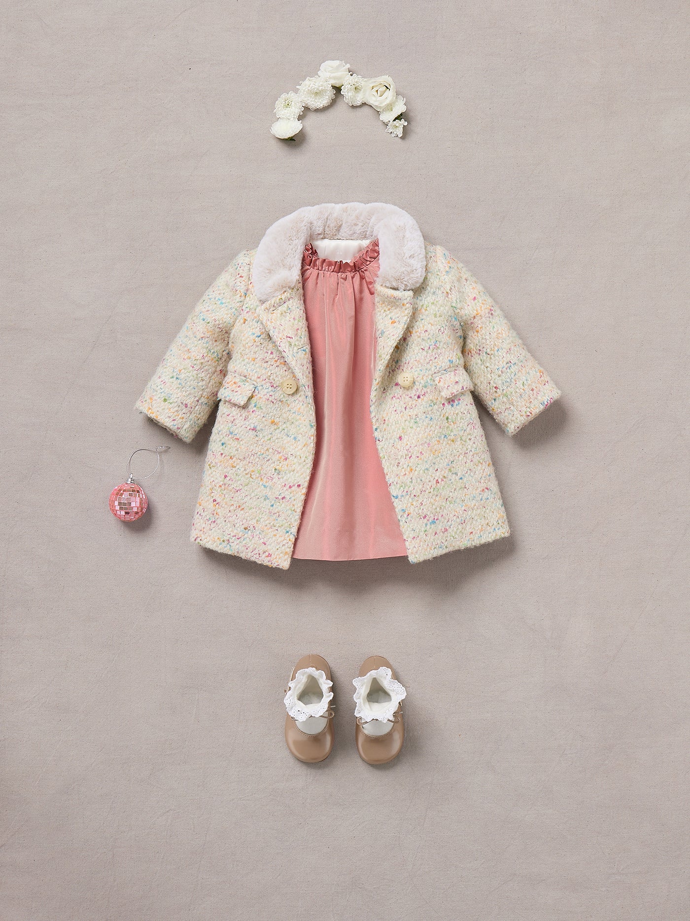 Look de bebé niña invierno 2024 - Vestido de tejido de tafetán de seda
