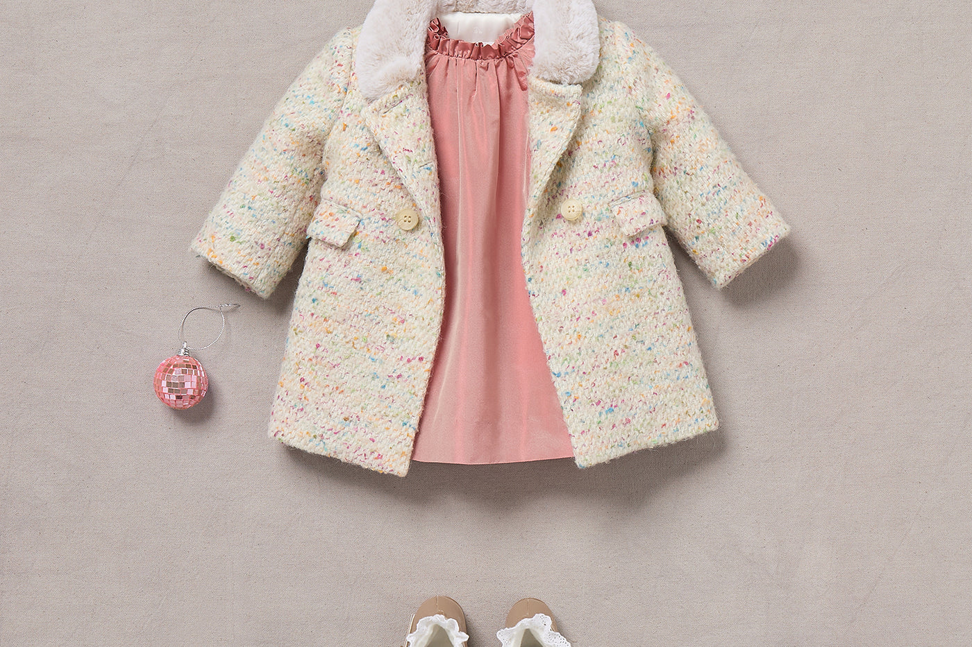 Look de bebé niña invierno 2024 - Vestido de tejido de tafetán de seda