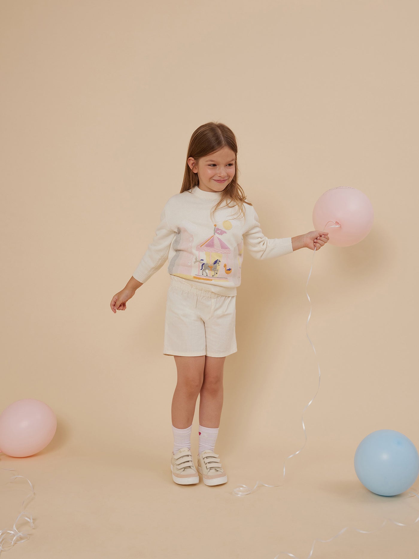 Summer 2024 girl's look ecru cotton and cashmere sweater