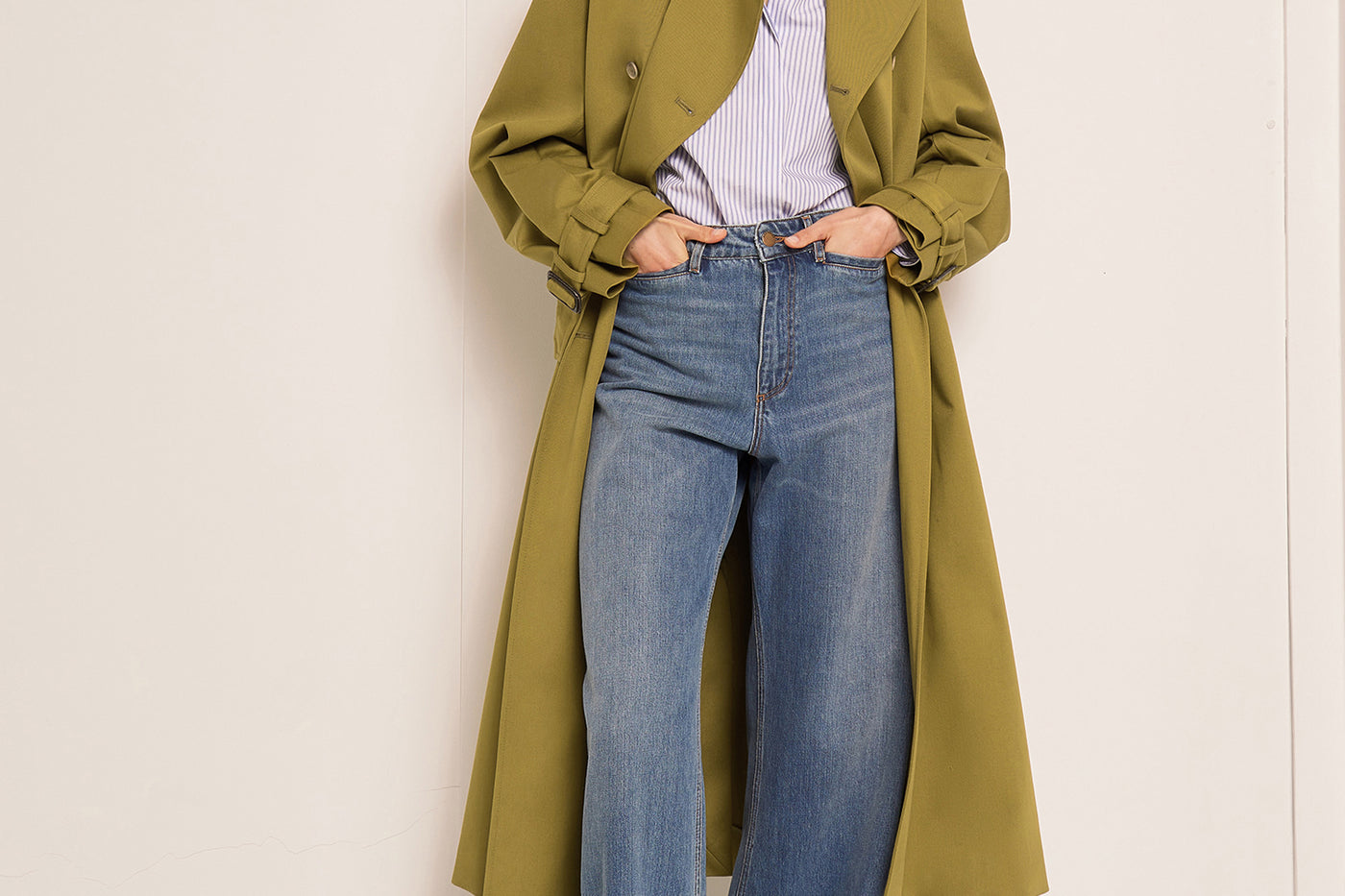 SUMMER 2023 WOMAN'S LOOK OCHRE COAT
